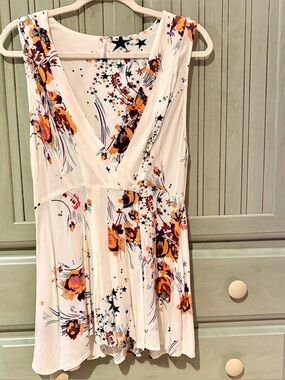 Free People sleeveless tunic wrap top size M - like new!